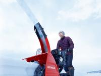 クロスオーガ搭載 小型ロータリー除雪機 HSS760n JXによる除雪作業 (2)