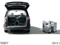 ABSOLUTE (FF/7人乗り) 荷室イメージ プレミアムヴィーナスブラック・パール オプション装着車