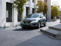 VEZEL HYBRID 街路樹