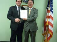 (左から)GE Aviationマネージャー Mark Habedank、 本田技術研究所取締役執行役員 藁谷篤邦