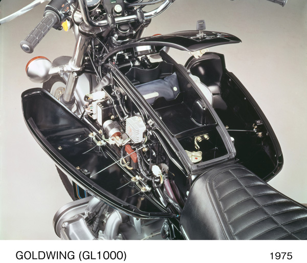 ゴールドウイング (GL1000) 1975年 ダミータンク内部