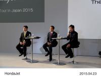 (左から)本田技研工業株式会社 取締役 専務執行役員 山本芳春、本田技研工業株式会社 代表取締役 社長執行役員 伊東孝紳、ホンダエアクラフトカンパニー・エルエルシー 取締役社長 藤野道格