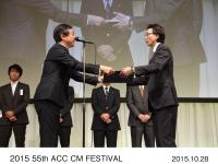 総務大臣賞授与（輿石総務大臣政務官より授与）