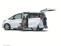 フリード サイドリフトアップシート車