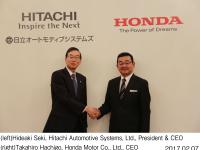 左:日立オートモティブシステムズ株式会社 社長執行役員&CEO 関 秀明、右:本田技研工業株式会社 代表取締役社長 社長執行役員 八郷 隆弘