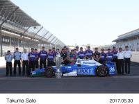 佐藤琢磨選手とHPDスタッフ