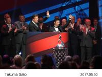 表彰式での佐藤琢磨選手