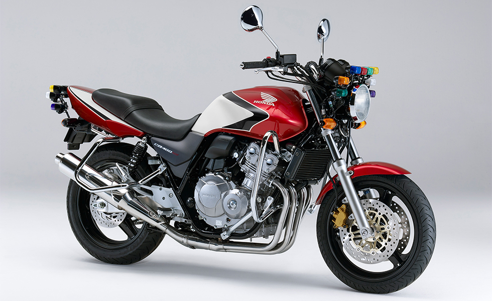 普通自動二輪教習車「CB400 SUPER FOUR（教習車仕様）」に法規対応を