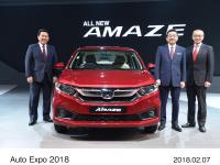 Honda執行役員 アジア・大洋州本部長　青山真二（左）、Honda代表取締役社長　八郷隆弘（中央）、HCIL社長　上野洋一郎（右）