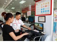 二輪販売店での安全運転啓発活動の様子（ベトナム）