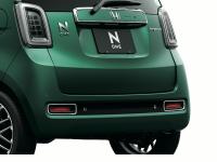 N-ONE Premium専用エクステリア（カラードリアライセンスガーニッシュ〈クロームメッキ・モール〉、カラードテールゲートスポイラー、Premiumエンブレム）