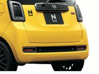 N-ONE RS専用エクステリア（ダーククロームメッキ・リアバンパーモール、ブラック・リアライセンスガーニッシュ〈ダーククロームメッキ・モール〉、大型カラードテールゲートスポイラー、RSエンブレム）