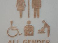 ウエルカムプラザ青山  多目的トイレサインマーク