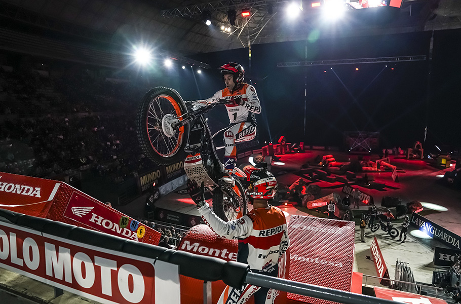 トニー・ボウ選手とMontesa COTA 4RT