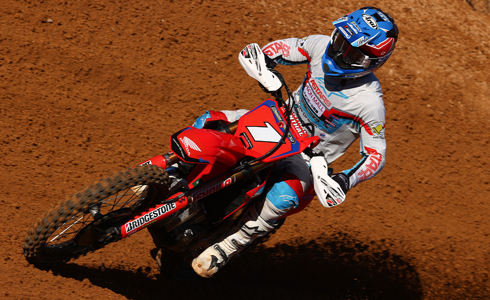 山本鯨選手とCRF450R