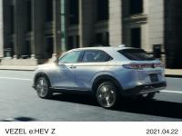 VEZEL e:HEV Z（FF）リア8：2走行イメージ オプション装着車（プレミアムサンライトホワイト・パール）