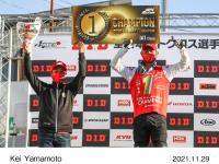 山本鯨選手と小島庸平監督