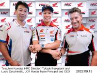 HRCレース運営室 室長 桒田哲宏（左）と中上貴晶選手（中）とLCR Hondaチームプリンシパル＆CEOルーチョ・チェッキネロ（右）