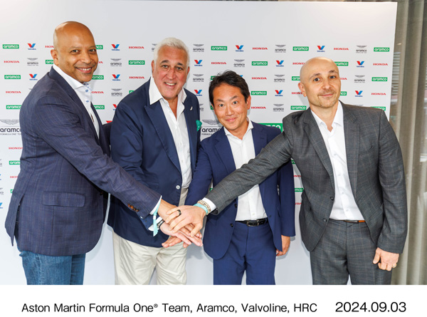 左からAramco エグゼクティブバイスプレジデント ヤッセール・マフティ氏、AMF1 エグゼクティブチェアマン ローレンス・ストロール氏、HRC 代表取締役社長 渡辺康治、Valvoline CEO ジャマル・ミュアシャー氏