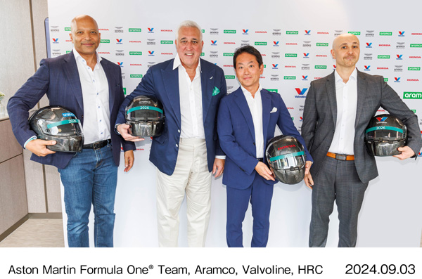 左からAramco エグゼクティブバイスプレジデント ヤッセール・マフティ氏、AMF1 エグゼクティブチェアマン ローレンス・ストロール氏、HRC 代表取締役社長 渡辺康治、Valvoline CEO ジャマル・ミュアシャー氏