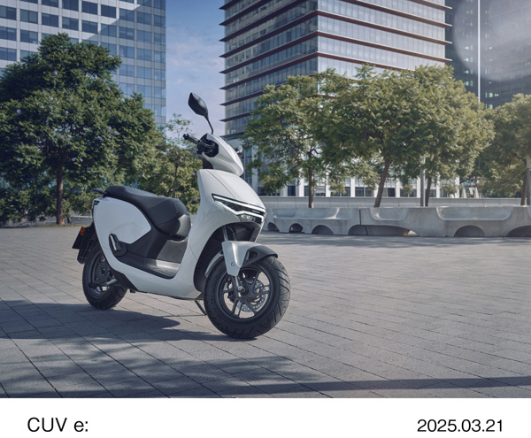 2025 CUV e: スタイリング ※写真は海外仕様車です。国内仕様車にはリアキャリアと原付二種の識別標識が装着されます