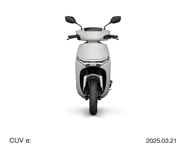 2025 CUV e: フロント ※写真は海外仕様車です。国内仕様車にはリアキャリアと原付二種の識別標識が装着されます