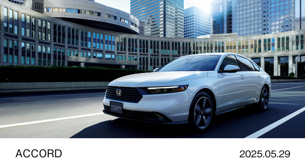 e:HEV 走行イメージ2（プラチナホワイト・パール）