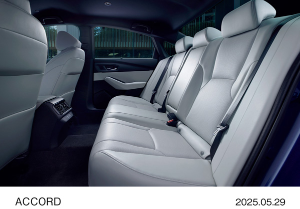 e:HEV Honda SENISNG 360＋ 後席 シートイメージ ホワイト