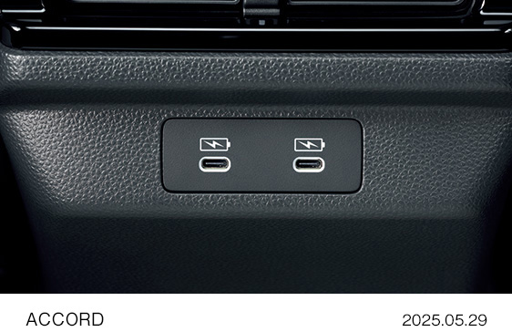 後席用USBチャージャー（Type-C/急速充電対応タイプ2個付）