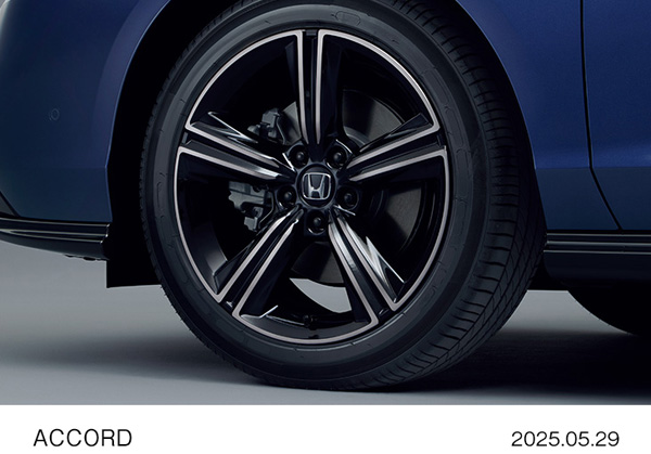 18インチ ノイズリデューシングアルミホイール（ベルリナブラック＋ダーク切削クリア）