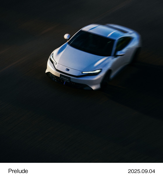 走行イメージ　フロント（ムーンリットホワイト・パール）