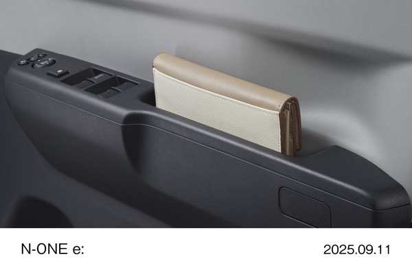 ドアロングプルポケット（運転席/助手席/リア左右席）