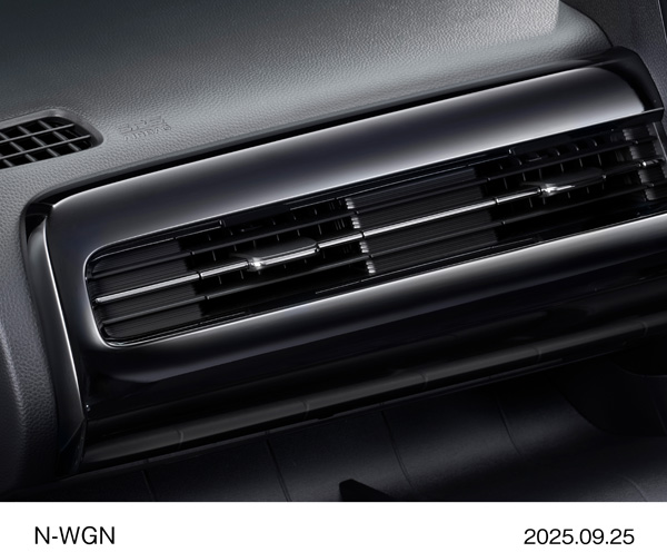 助手席インパネガーニッシュ（ピアノブラック）CUSTOM L・ターボ  特別仕様車 BLACK STYLE