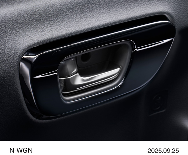 ドアオーナメントパネル〈フロント/ リア〉（ピアノブラック）CUSTOM L・ターボ  特別仕様車 BLACK STYLE