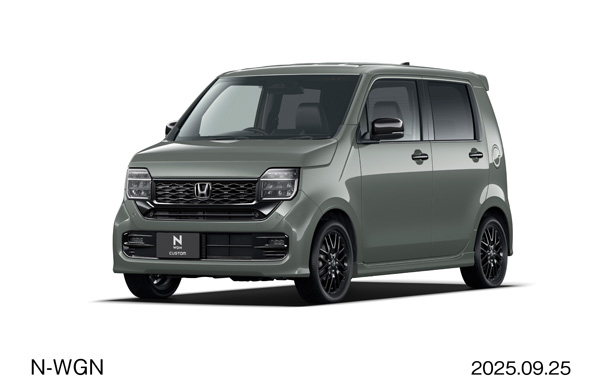 エクステリア フロント7：3  CUSTOM L・ターボ特別仕様車 BLACK STYLE（ボタニカルグリーン・パール）