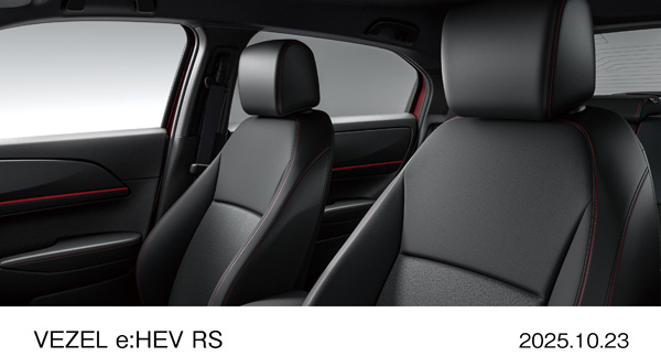 e:HEV Z(FF)　フロントシート　プレミアムクリスタルレッド・メタリック