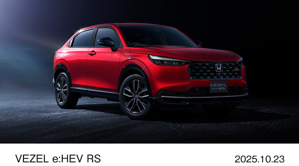 e:HEV RS(4WD)メーカーオプション装着車　フロント7:3スタイリング　プレミアムクリスタルレッド・メタリック