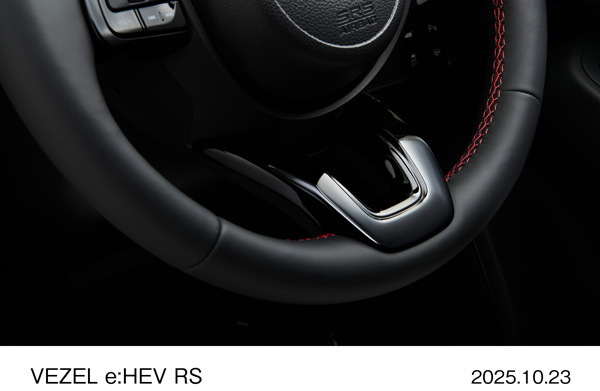 本革巻ステアリングホイール　（スムースレザー）〈レッドステッチ〉