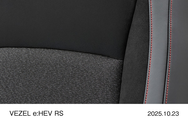 コンビシート　（プライムスムース×ラックス スェード®×ファブリック）　〈レッドステッチ〉