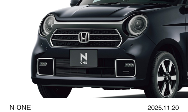 Premium Tourer　フロント7:3 エクステリア　（クリスタルブラック・パール）