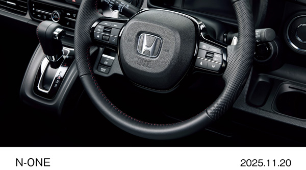 Premium Tourer　本革巻ステアリングホイール　（ディンプルレザー＆スムースレザー）