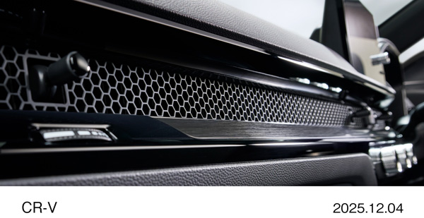 CR-V e:HEV RS BLACK EDITION　インパネガーニッシュ