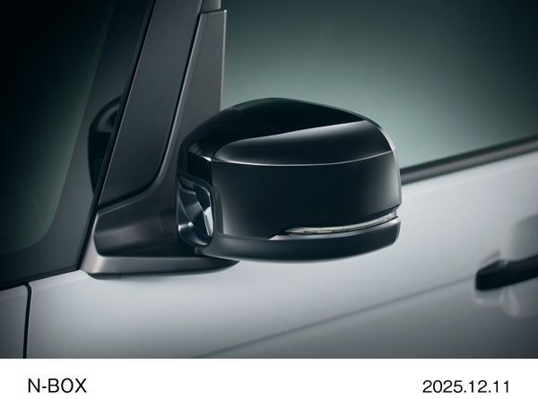 クリスタルブラック・パール塗装　電動格納式リモコンドアミラー　CUSTOM ターボ　特別仕様車 BLACK STYLE（プラチナホワイト・パール）