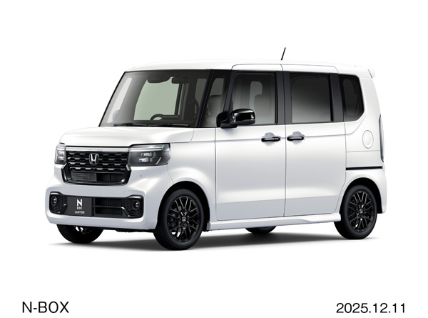 エクステリア フロント7：3　CUSTOM ターボ　特別仕様車 BLACK STYLE（プラチナホワイト・パール）