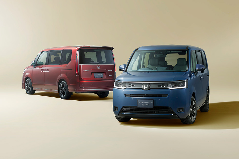 STEP WGN e:HEV SPADA 30周年特別仕様車（左）STEP WGN e:HEV AIR EX 30周年特別仕様車（右）
