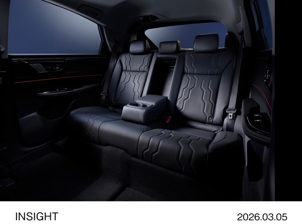 リアシート インテリアカラー（ブラック）