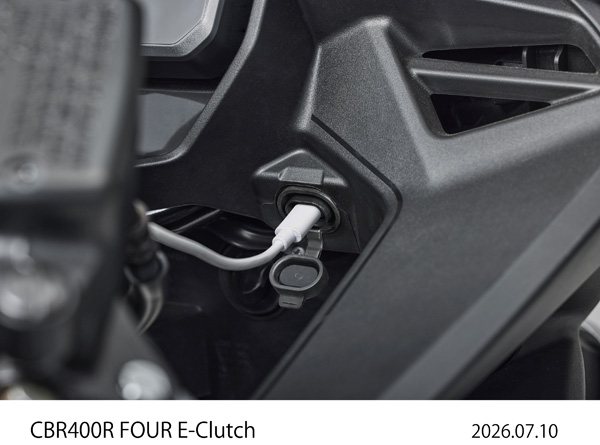 CBR400R FOUR USBソケット（プラグイン）