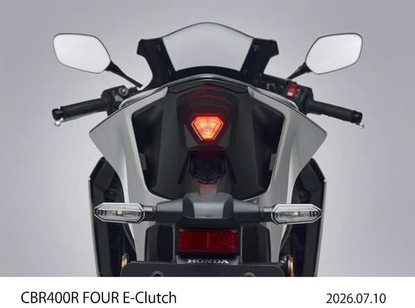 CBR400R FOURテールランプ（点灯）