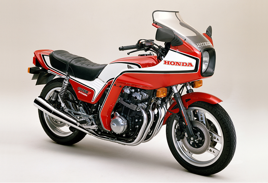 Honda | フェアリング（風防）標準装備の大型スポーツバイク「ホンダ ...