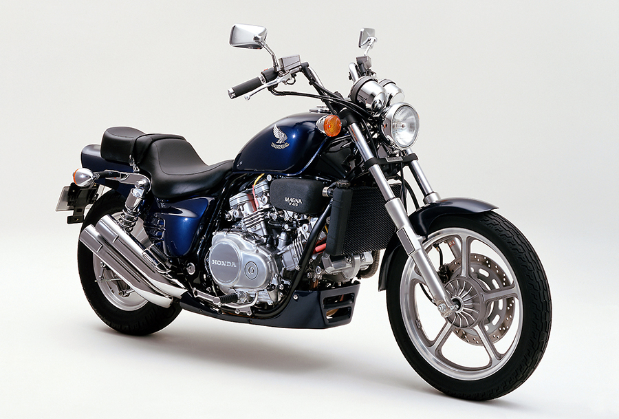 Honda | 快適性を重視した力強く個性的なデザインの大型スポーツバイク